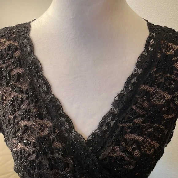 Ann Taylor Women’s Bead & Lace Top - Medium - Picture 4 of 9